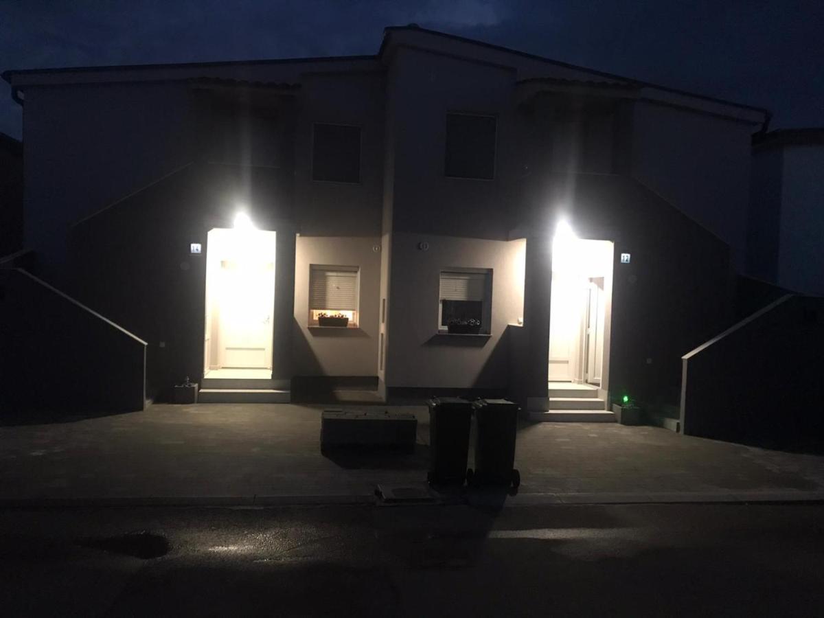ויר Apartman Petra 1 מראה חיצוני תמונה