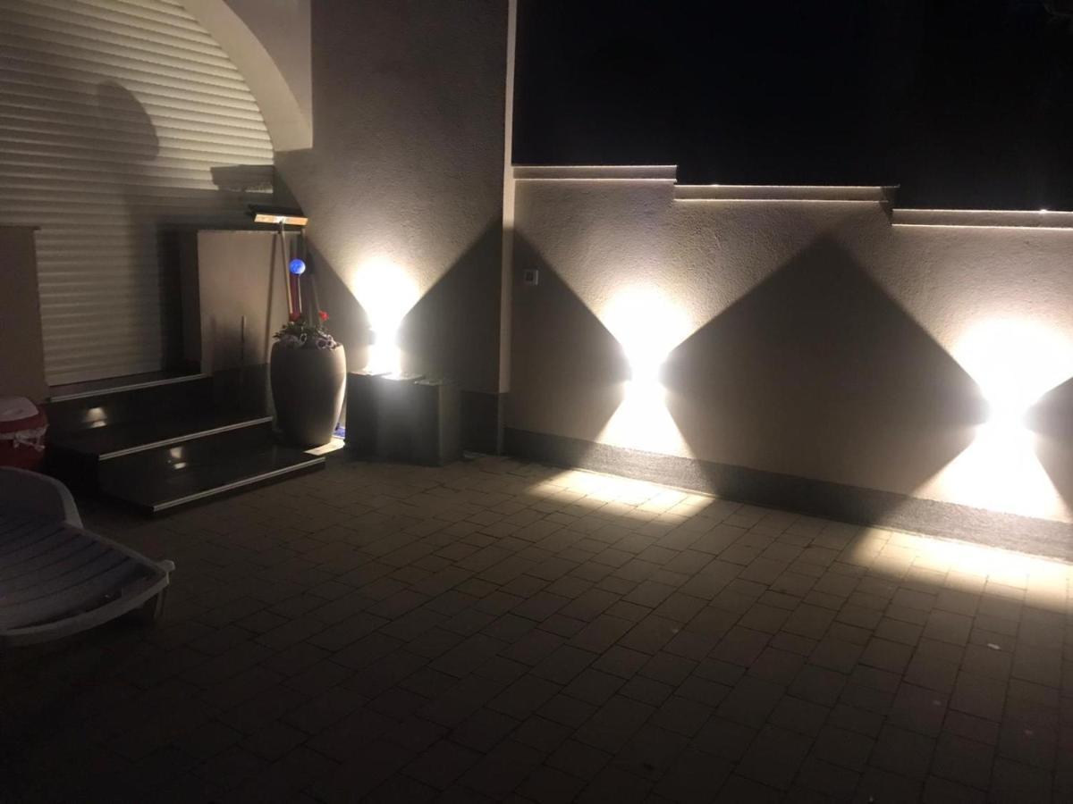 ויר Apartman Petra 1 מראה חיצוני תמונה